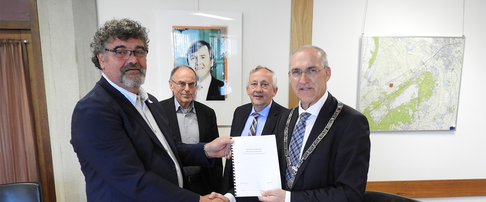 Ondertekening van de anterieure overeenkomst voor windmolenpark Hattemerbroek op het gemeentehuis
