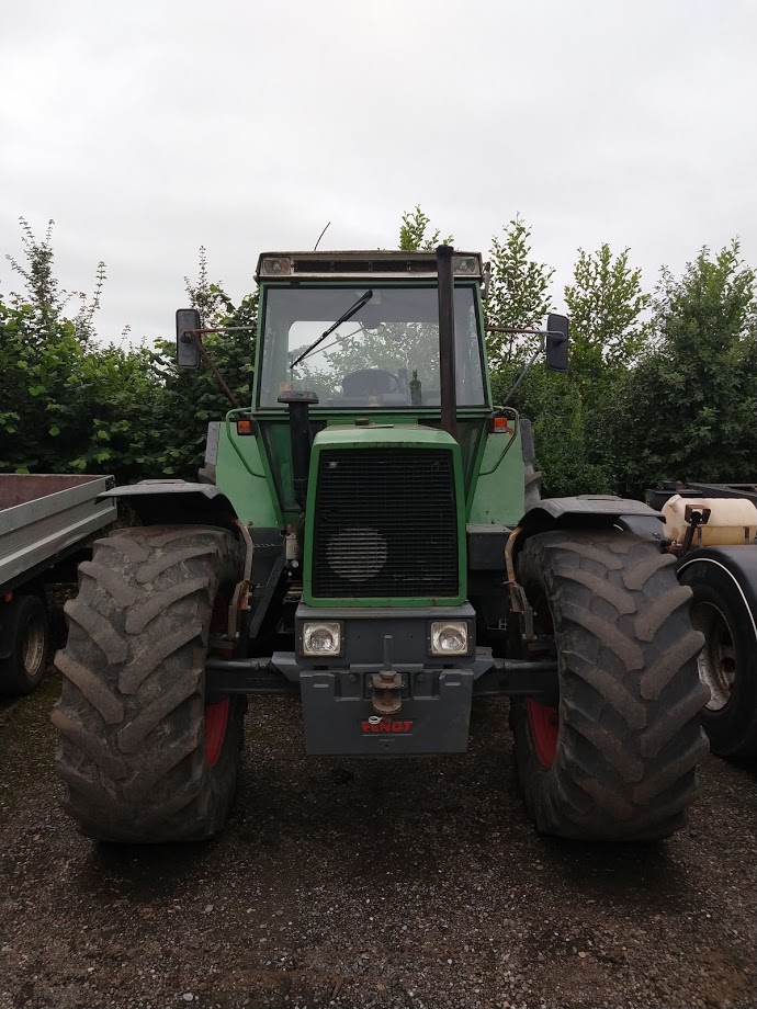Fendt-tractor van voren, een van de veilingstukken