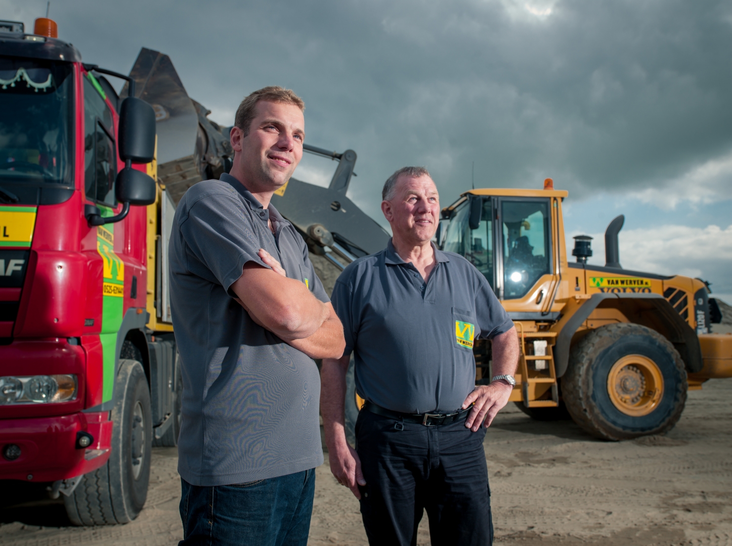 Twee generaties Van Werven-medewerkers voor de vrachtwagen en de shovel